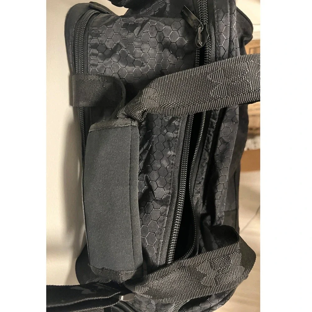 Under Armour Duffel Bag Unisex Small Black Pre-owned Honeycomb Ripstop Gym Bag